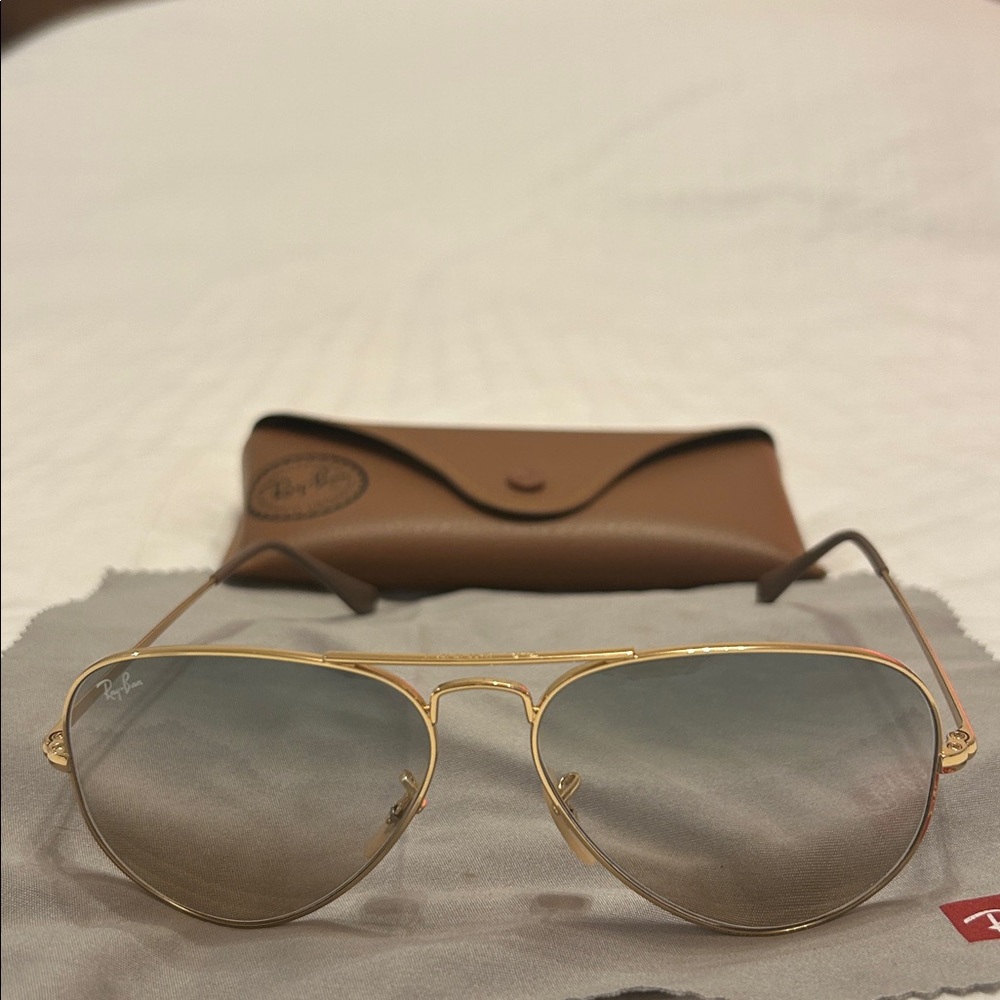 Ray-Ban Gold Frame RB3689 Aviator Sunglasses